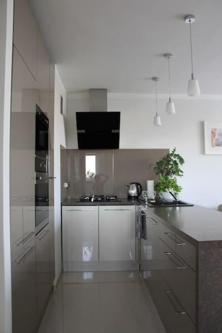 Uroczy, Jasny Apartament Oraz Bezplatny Parking! Cracóvia Exterior foto