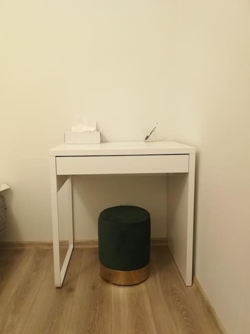 Uroczy, Jasny Apartament Oraz Bezplatny Parking! Cracóvia Exterior foto