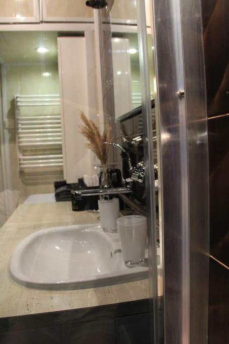 Uroczy, Jasny Apartament Oraz Bezplatny Parking! Cracóvia Exterior foto