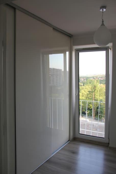 Uroczy, Jasny Apartament Oraz Bezplatny Parking! Cracóvia Exterior foto